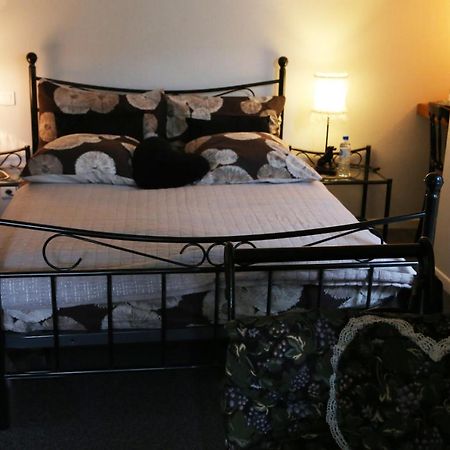 Au Coeur Des Vignes Bed & Breakfast Еперне Екстериор снимка