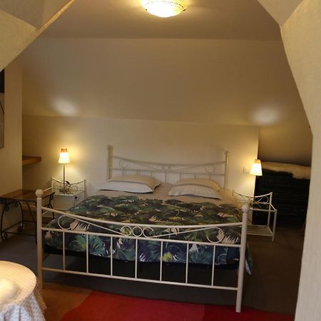 Au Coeur Des Vignes Bed & Breakfast Еперне Екстериор снимка