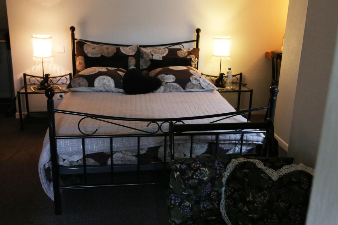 Au Coeur Des Vignes Bed & Breakfast Еперне Екстериор снимка