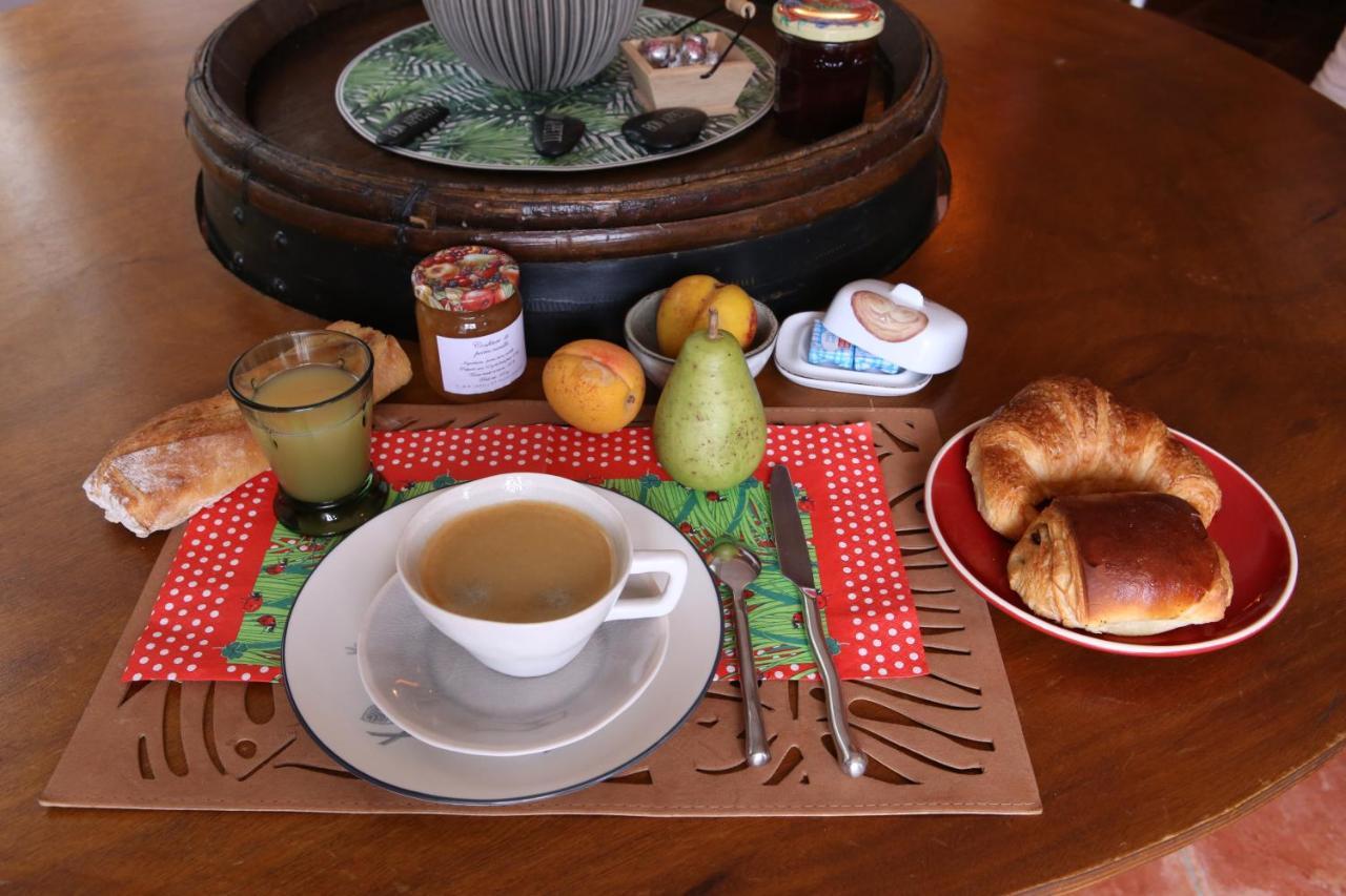 Au Coeur Des Vignes Bed & Breakfast Еперне Екстериор снимка